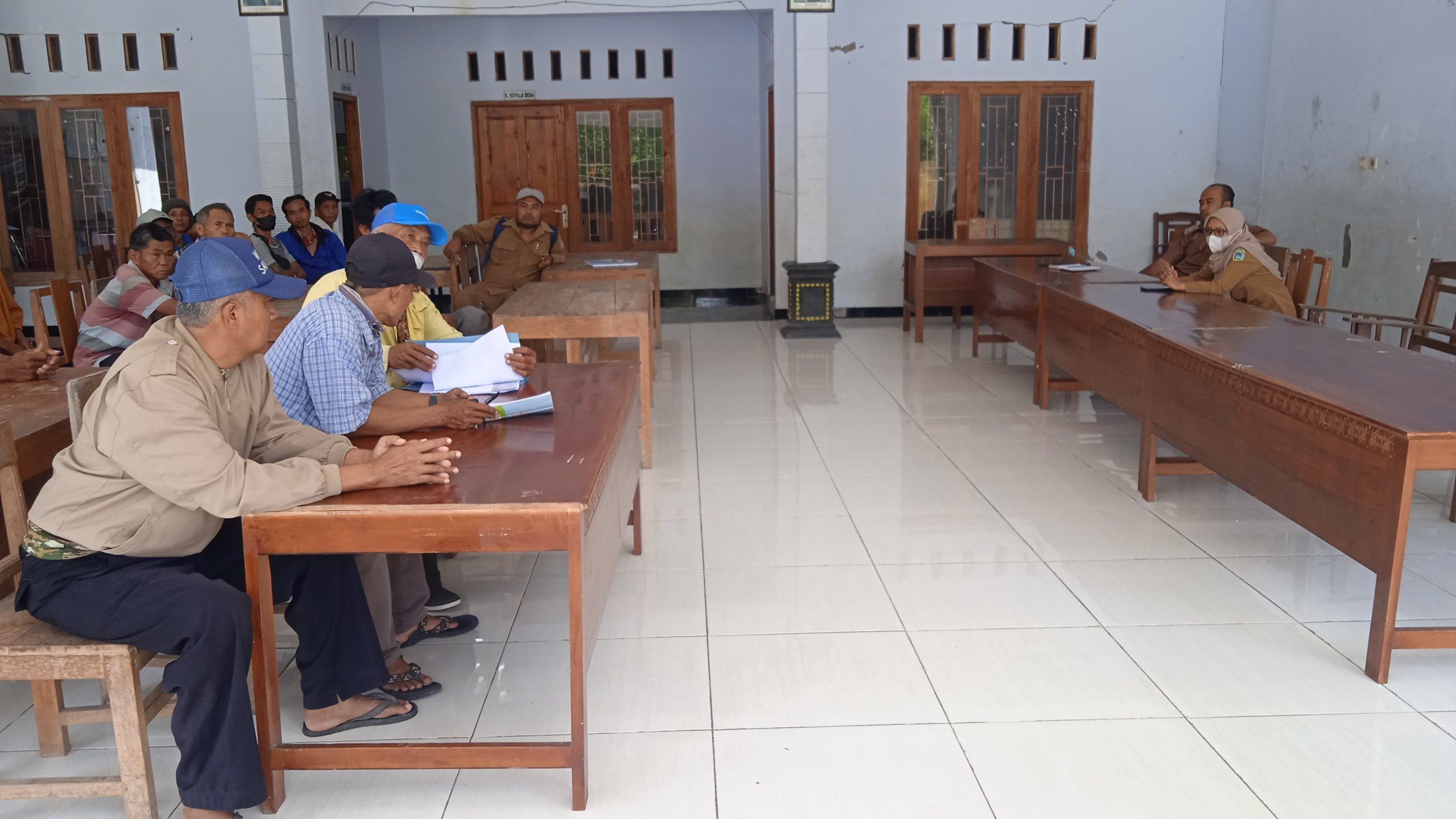 Pertanyakan Kompensasi dan CSR Dari Tambang, Warga Watugajah Gerudug Kantor Desa