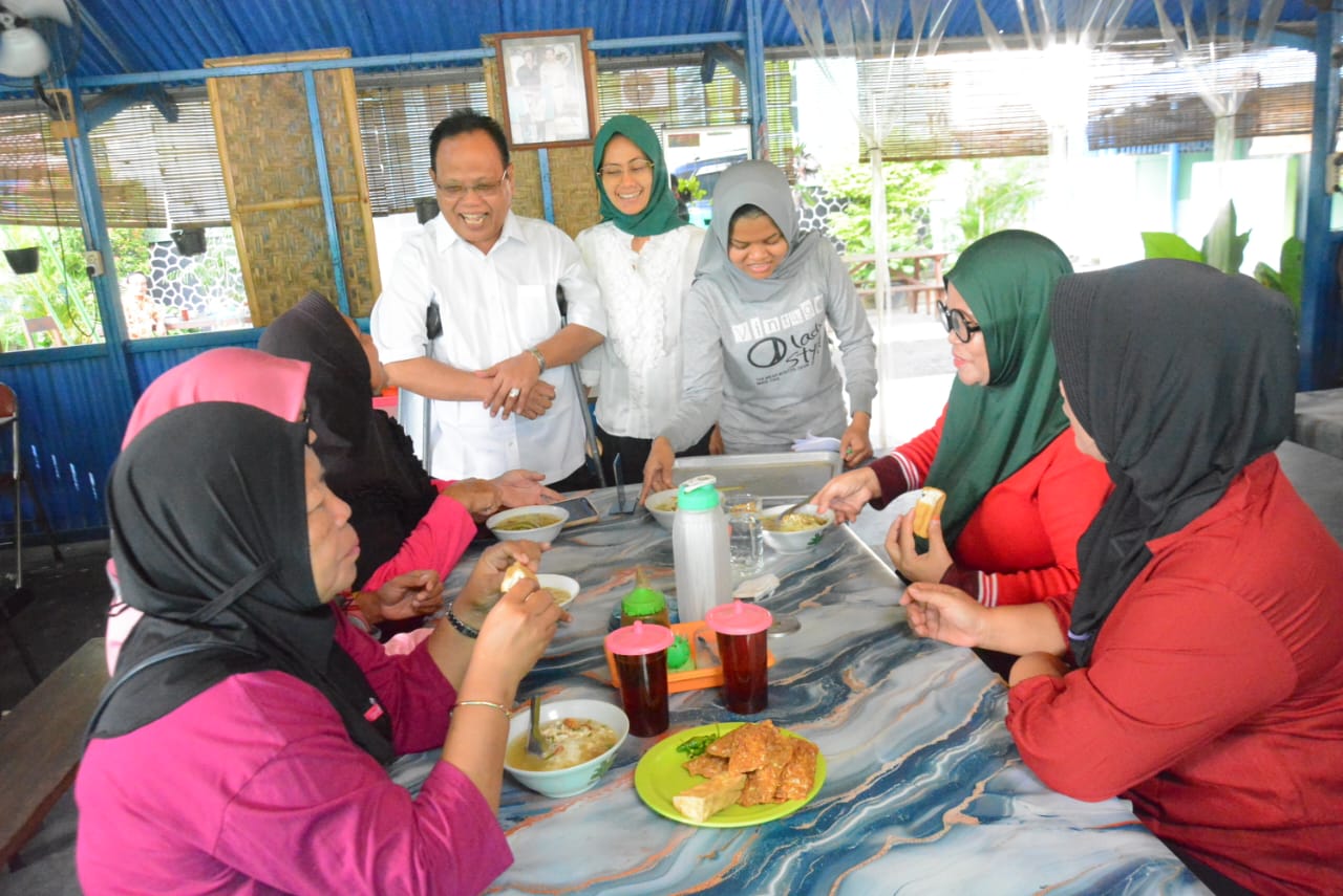 1.050 Porsi Soto Habis Dalam Acara Makan Gratis Jumat Berkah H. Sukiyat