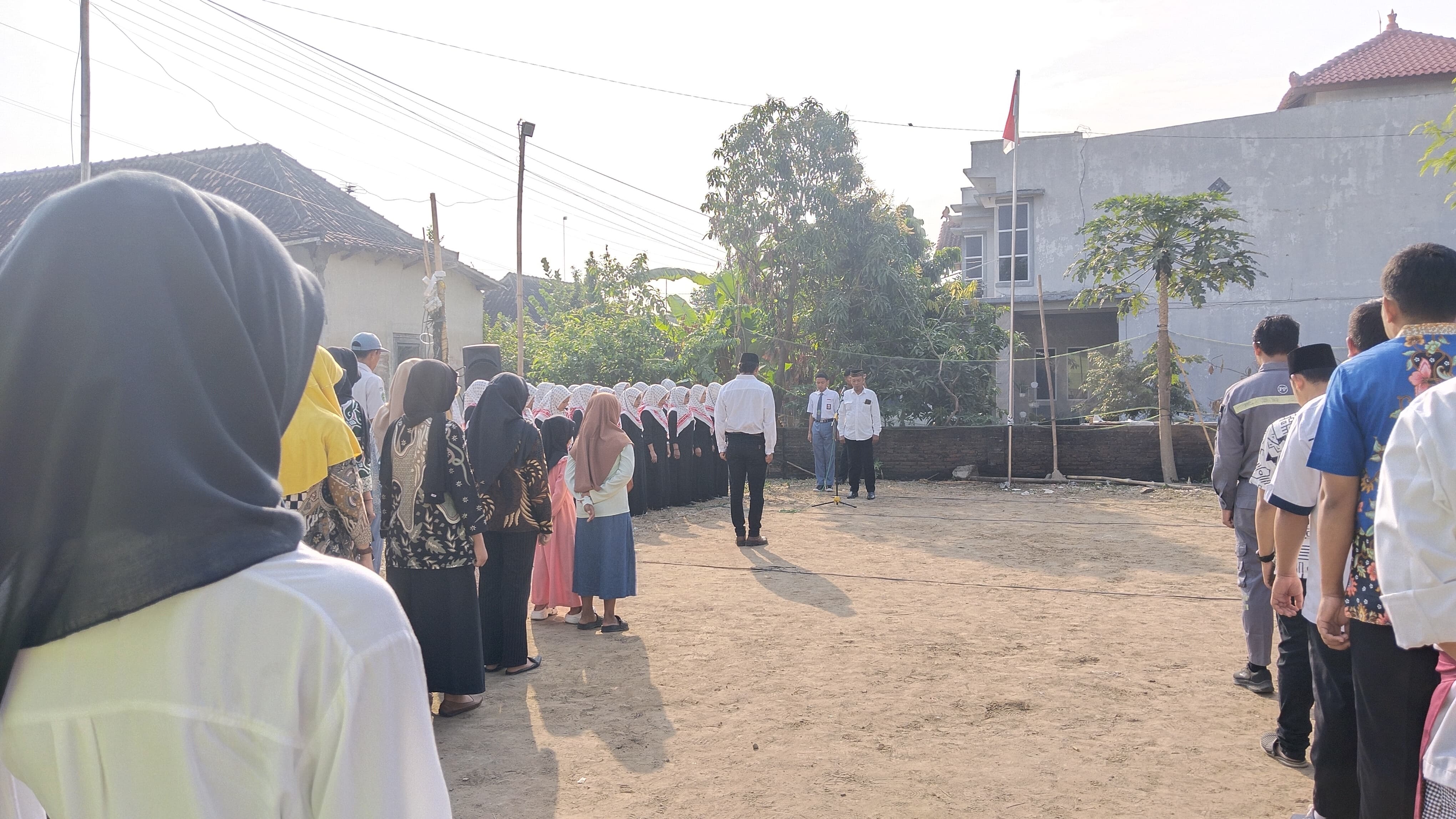 Aneh… Karang Taruna Sapta Krida Marganing Hayu Samber Gelar Upacara HUT RI ke-80 pada 18 Agustus 2025