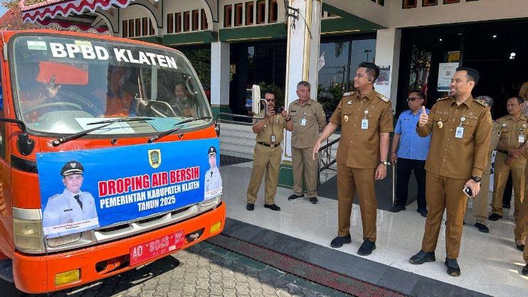 Bantu Masyarakat Terdampak Kekeringan, Pemkab Klaten Salurkan Bantuan Air Bersih Ke Empat Desa