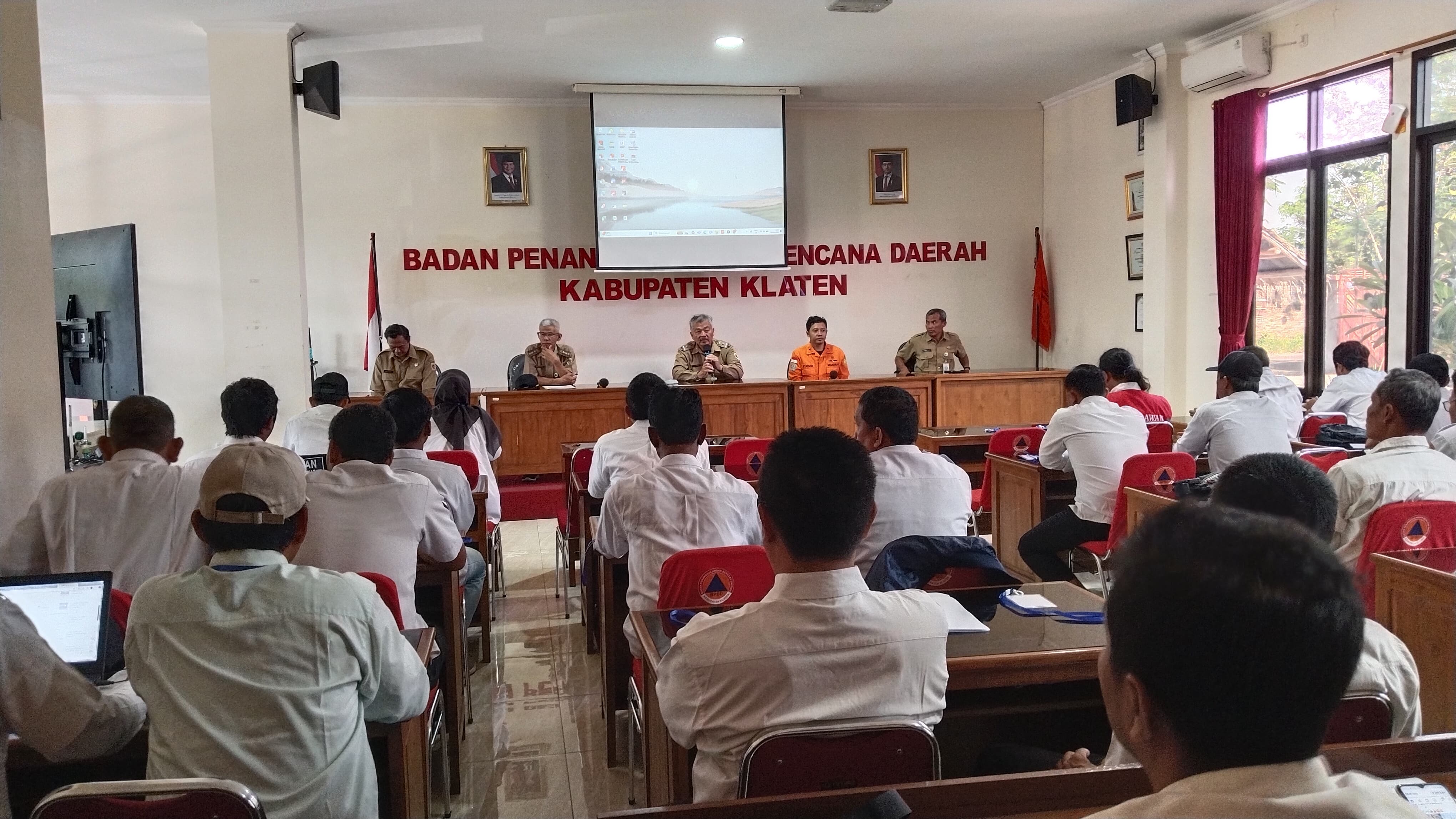 Pengukuhan Tim Reaksi Cepat (TRC) dan Pelatihan Medical First Responder (MFR) Kecamatan Trucuk Tahun 2025